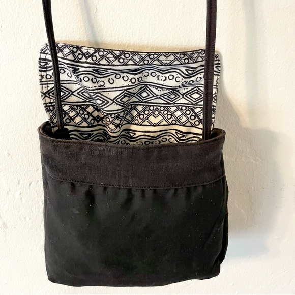 Laurel Burch Cats Fold Over Canvas Crossbody Bag Purse, Black & White - Picture 8 of 11